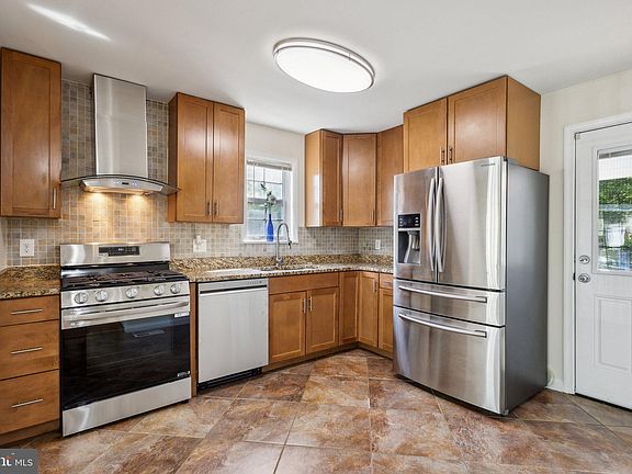 3rd image of 14324 Southgate Ct