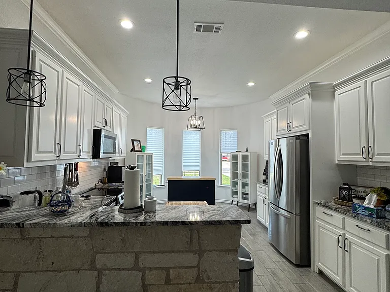 2403 Alamesa Dr — Photo 24