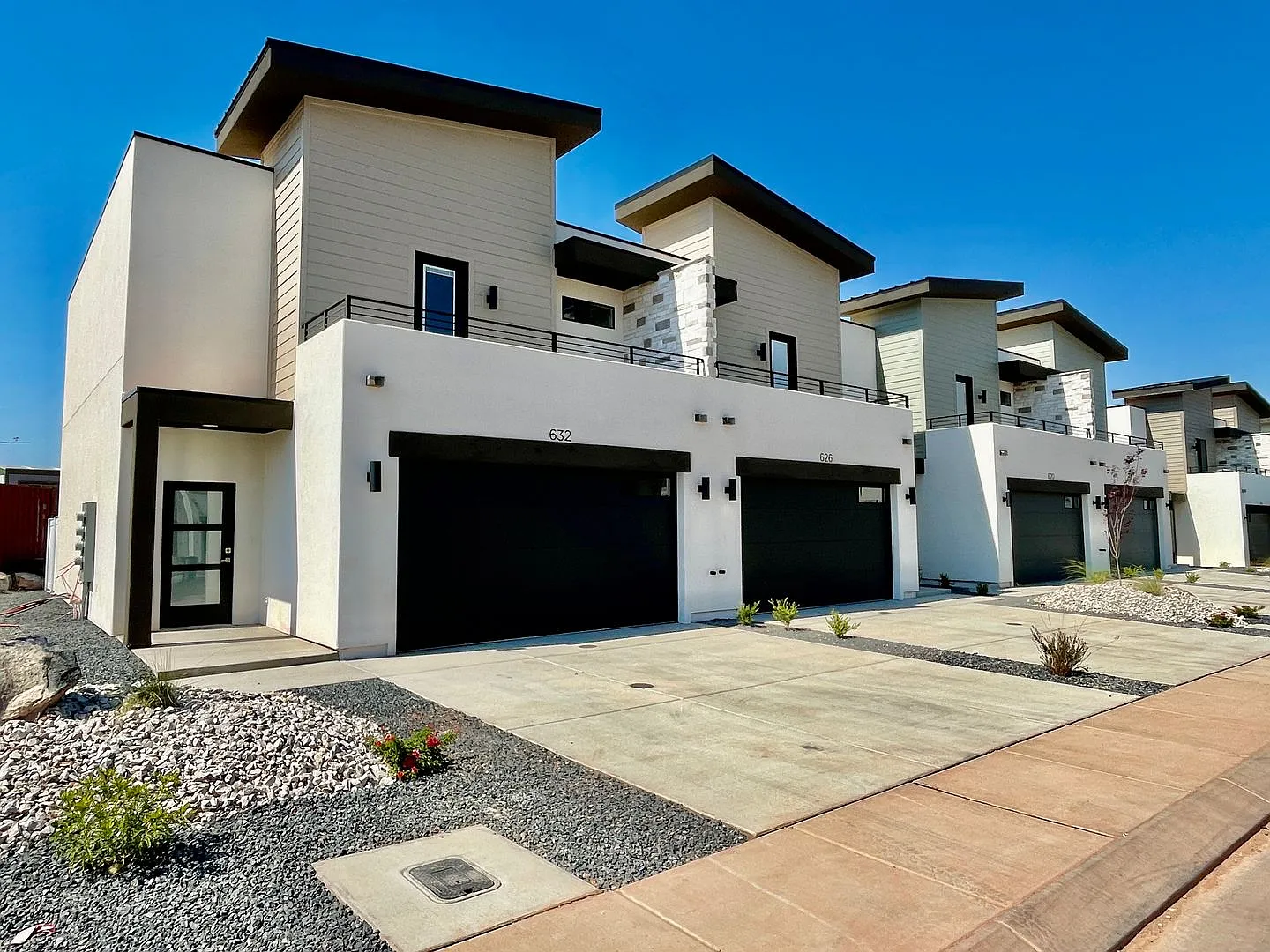 Brand New 3 Bedroom Townhome In Washington Fields — Photo 1