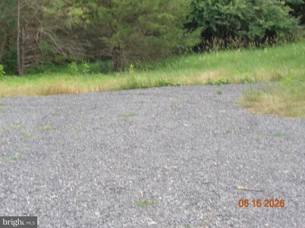 2 Martin Payne Rd, Kearneysville, WV 25430