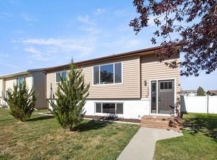 1720 29th St W, Williston, ND 58801