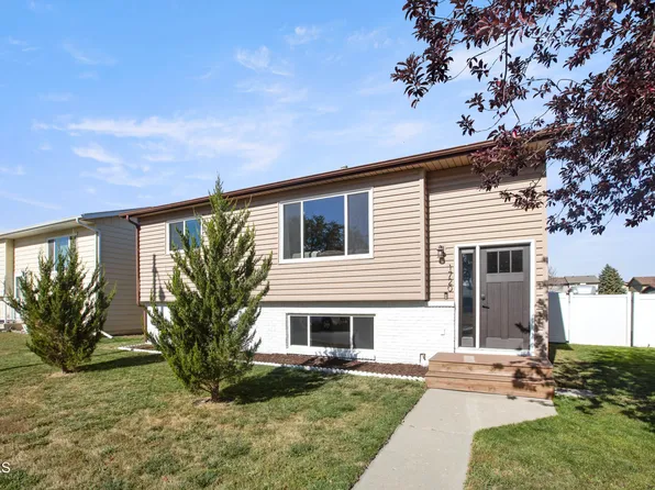 1720 29th St W, Williston, ND 58801