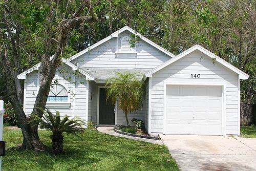 1st image of 140 Lakeside Cir