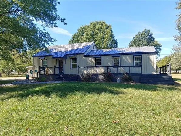 505 S 6th St, Deepwater, MO 64740