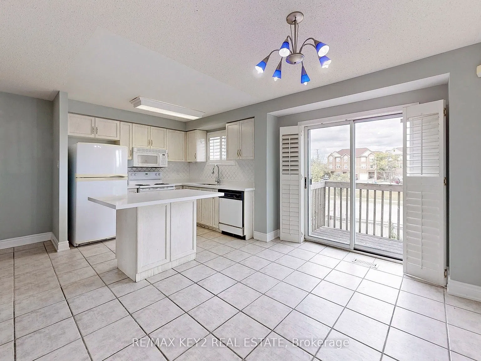 3 bed, $3,425 — Photo 4