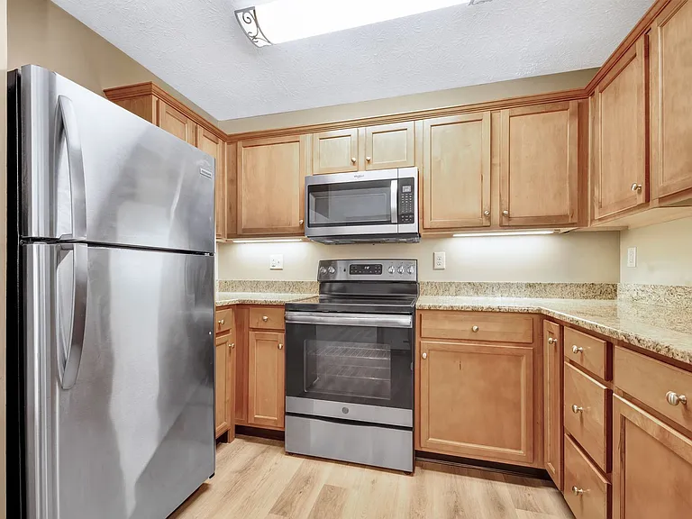 807 E Main St — Photo 34