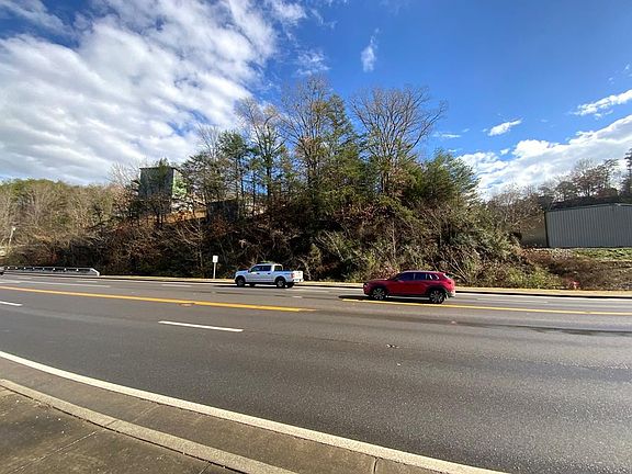3rd image of 2410 Middle Creek Rd