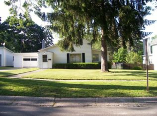 114 W South St, Greenville, MI 48838