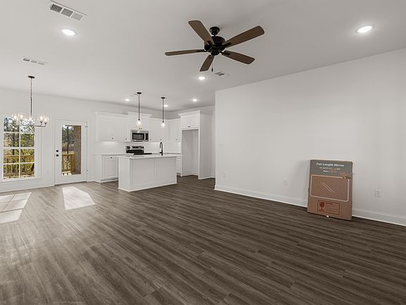 5th image of 46 S Fairfax Dr