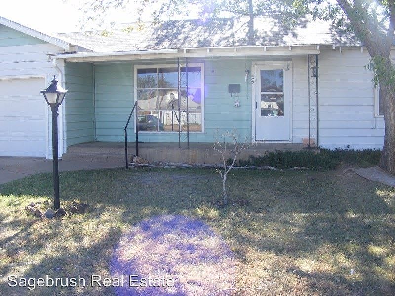1st image of 109 W Plaza Dr
