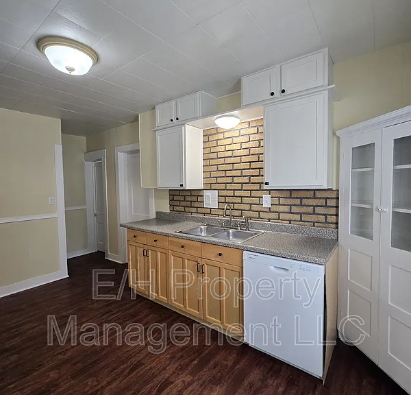 322 N Park Ave — Photo 13