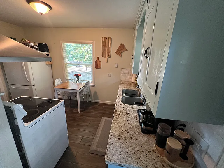 1422 Cambridge St — Photo 10