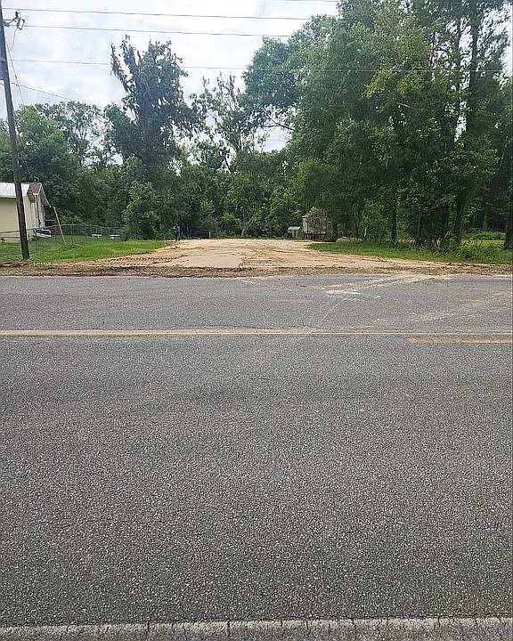 2nd image of 2154 Lake Grove Rd