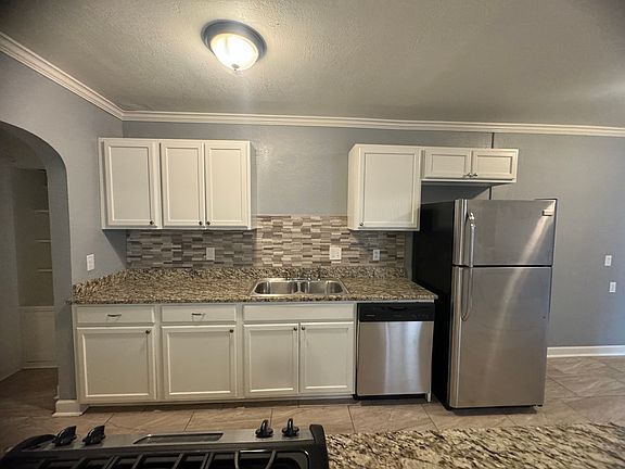 5th image of 950 S Darlington Ave