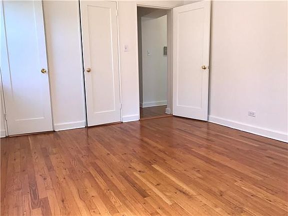 4th image of 13525 Hoover Ave APT 3L