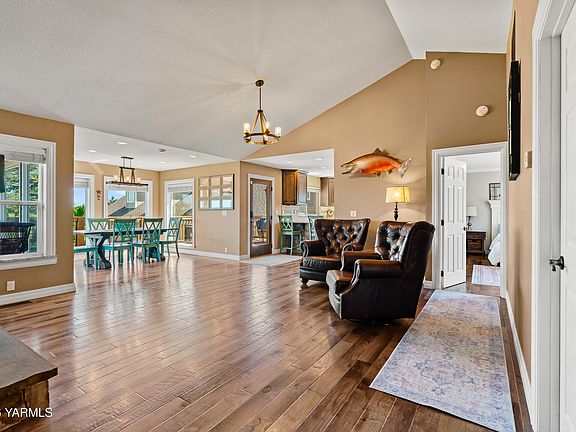 3rd image of 7027 Scenic Dr