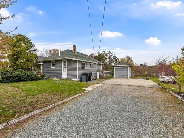 56 Alden Ave, Dartmouth, MA 02747