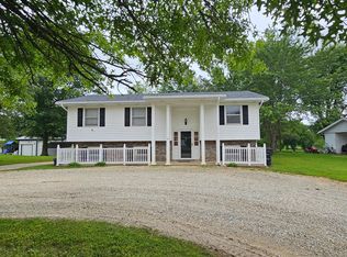 901 Elaine Dr, Fulton, MO 65251