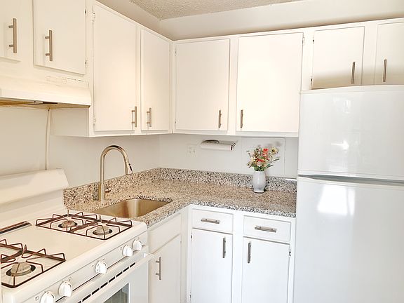 3rd image of 1225 Martha Custis Dr APT 506