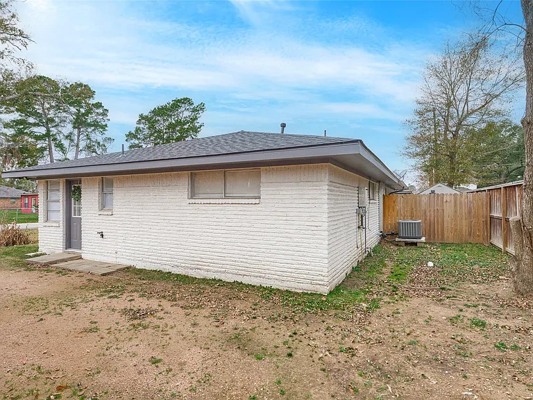 309 S Magnolia St — Photo 26