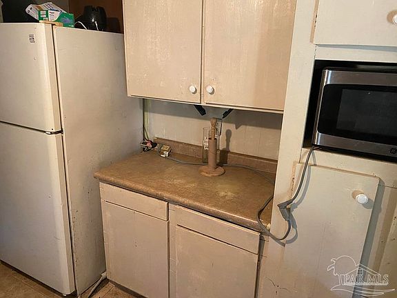 3rd image of 227 Quina Way