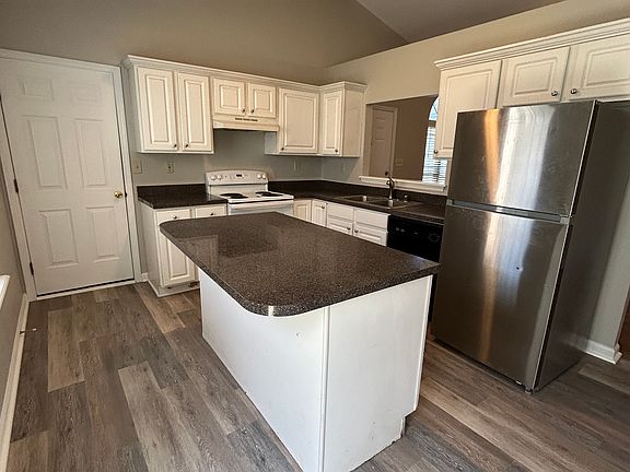 5th image of 2097 Belmont Dr