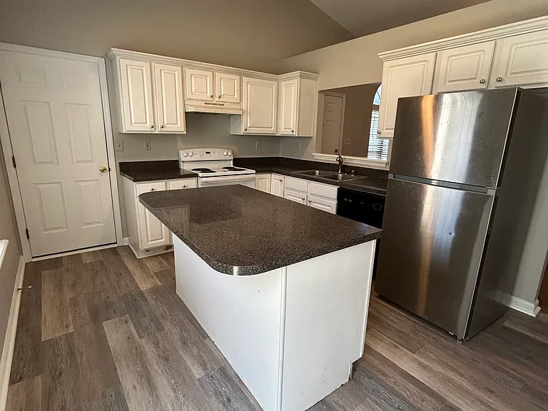 2097 Belmont Dr — Photo 5