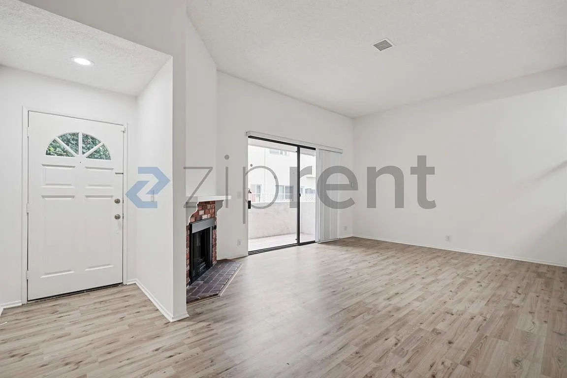 3 bed, 2.5 bath, 1751 sqft, $4,050 — Photo 3