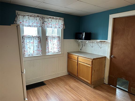 3rd image of 61 Lake Ave #2