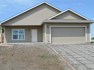 1013 N Howenstein St, Cameron, MO 64429