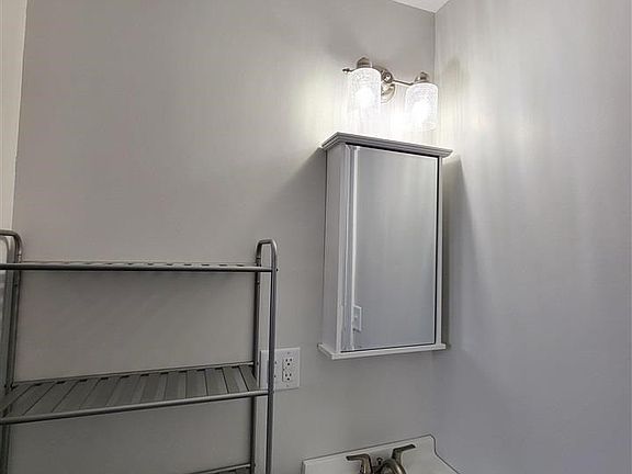 5th image of 3736 Peach St