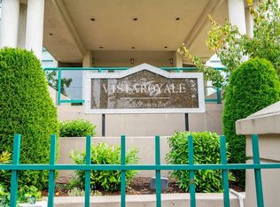 121 10th St #303, New Westminster, BC V3M 3X7