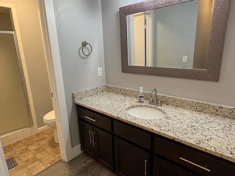 716 Victoria Dr — Photo 5
