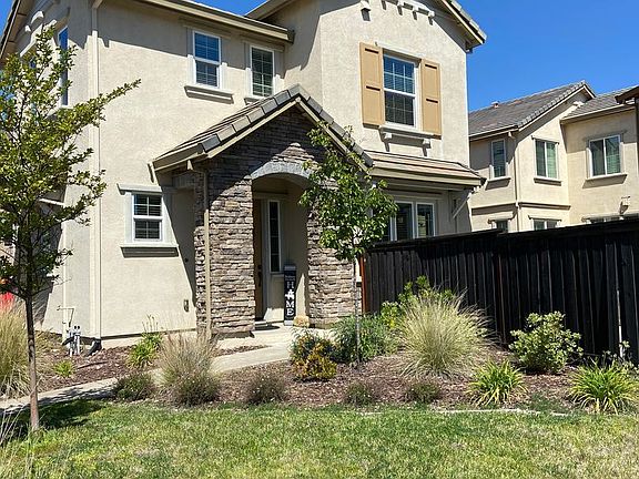 2nd image of 915 Blossom Rock Ln