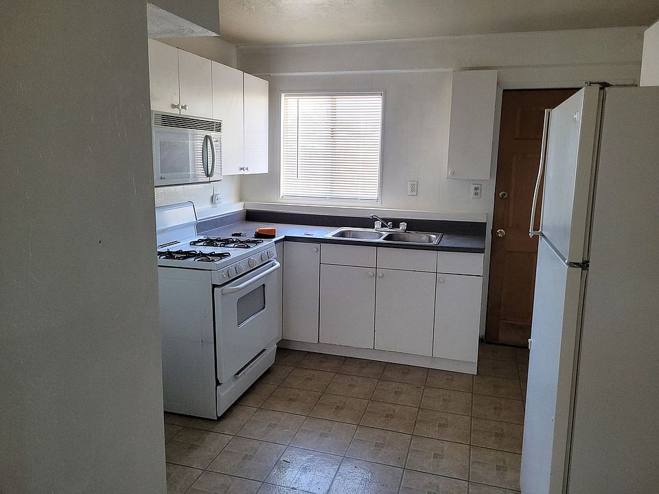 2nd image of 3719 E Fairmount St #7