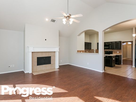 4th image of 1114 Hayworth Ave
