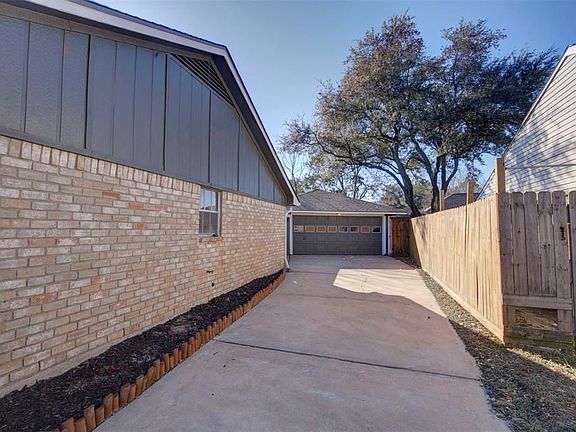 3rd image of 15947 Walnut Wood Dr