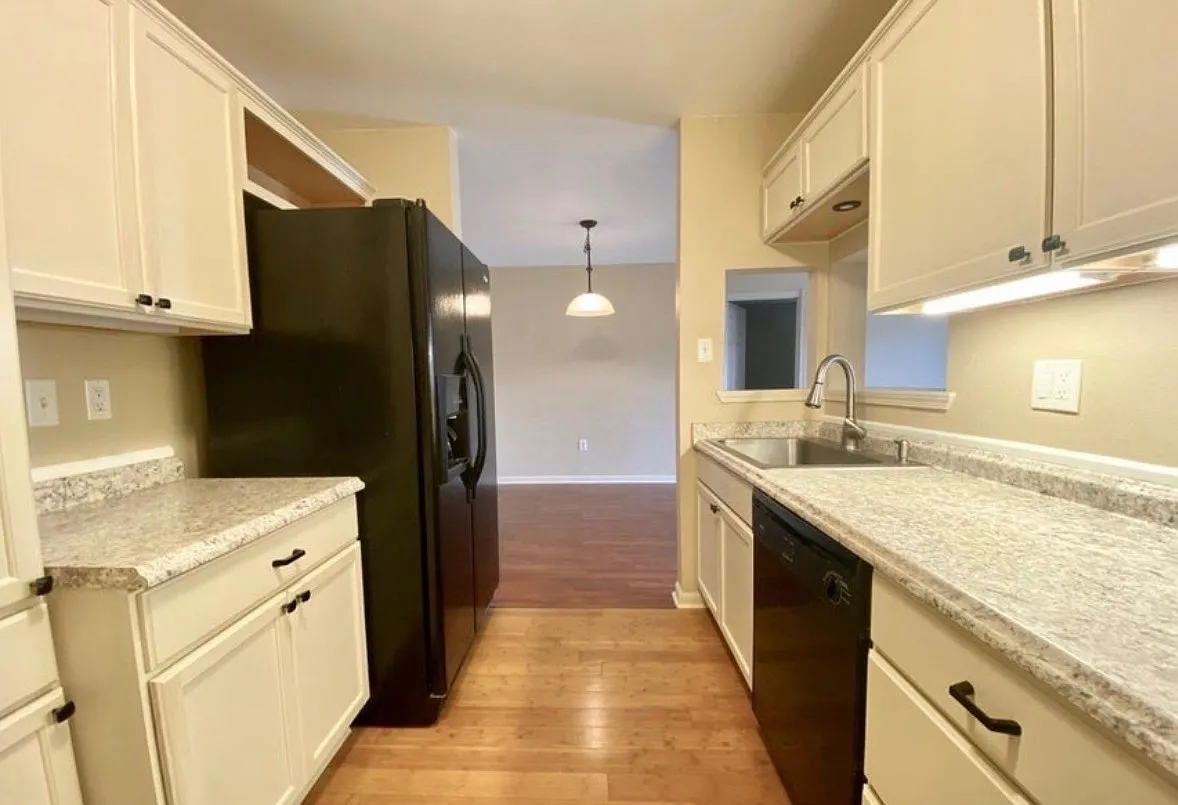 2 bed, 960 sqft, $950 — Photo 3
