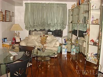 2BR APT. LR