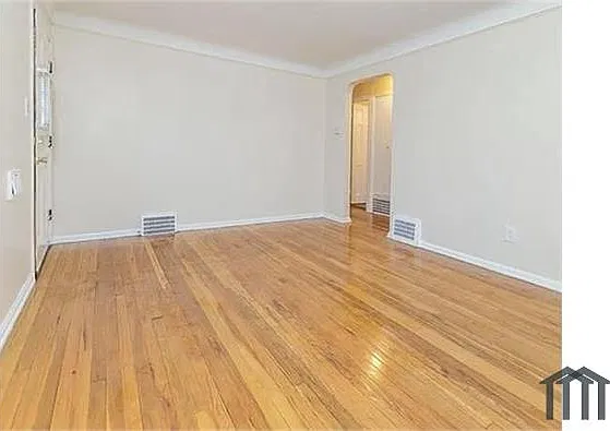3 bed, 987 sqft, $1,819 — Photo 2
