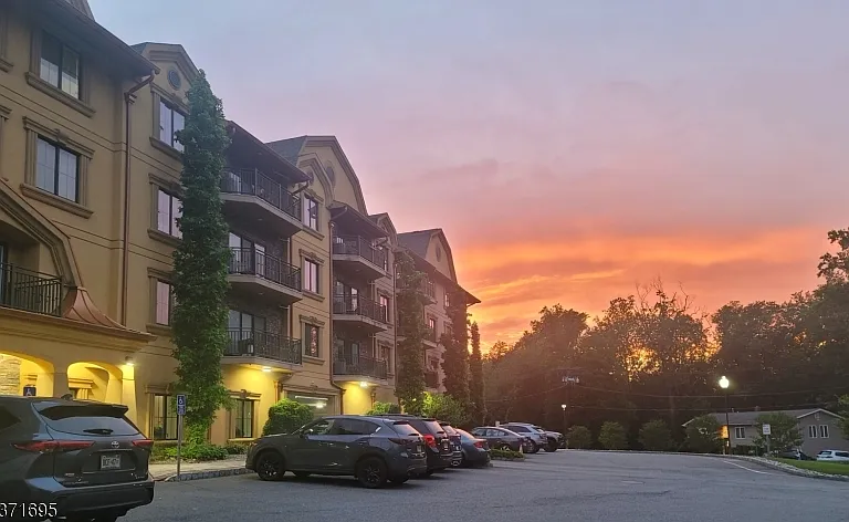 Notchwood Commons — Photo 1