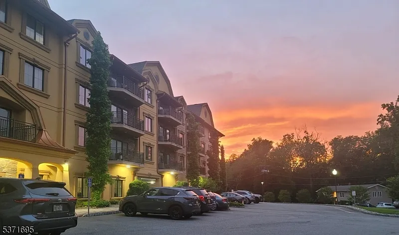 Notchwood Commons