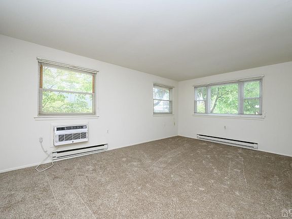 4th image of 157 Hudson Pkwy #B