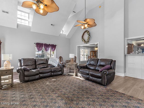 5th image of 1123 Girard Dr