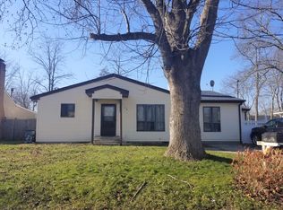 60 Lakeview Dr, Mastic Beach, NY 11951