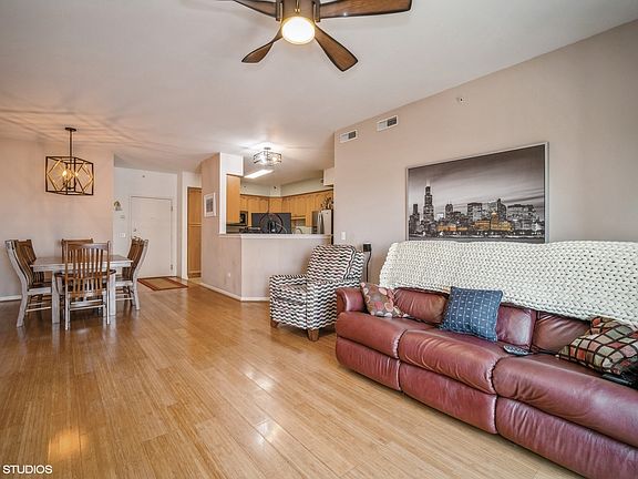 4th image of 900 Lee St Unit 505