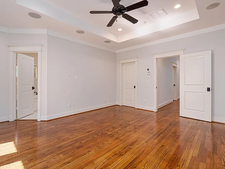 225 Knox St — Photo 23