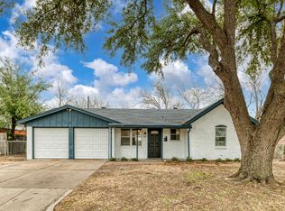 528 NW Tarrant Ave, Burleson, TX 76028