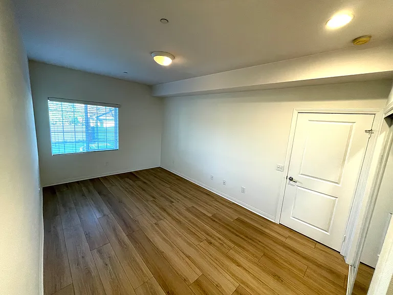 1301 N. Hollywood Way — Photo 7