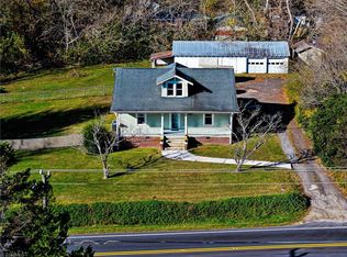 546 S Franklin Rd, Mount Airy, NC 27030